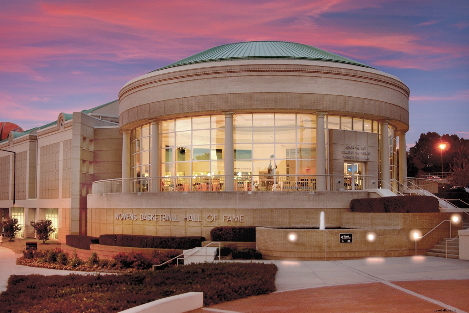 Discover Knoxville: Vibrant Downtown, Craft Beer, Outdoor Adventures & More